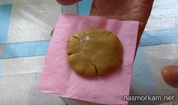Лепешка с горчицей и медом при кашле у ребенка